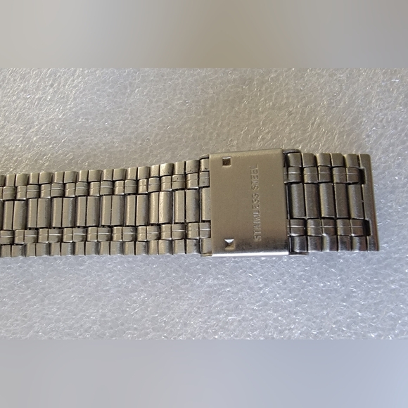 Vintage Gucci Two Tone Watch Japan MOVT - Picture 3 of 6